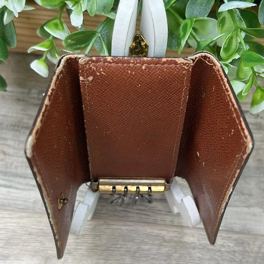 Louis Vuitton Authentic Monogram Canvas 4 Key Holder